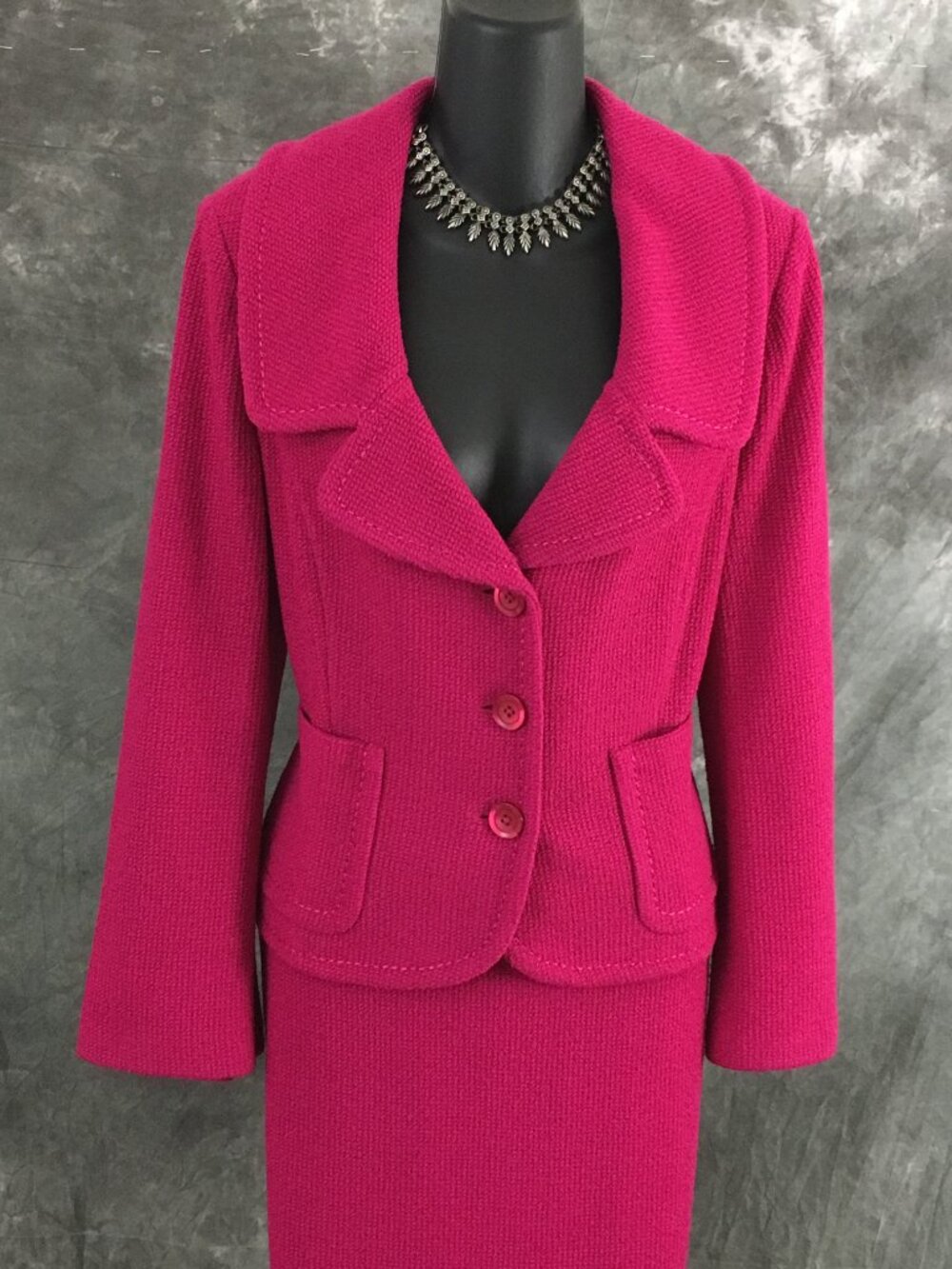 BEAUTIFUL st john knit pink jacket skirt suit size 10 - Picture 3 of 8